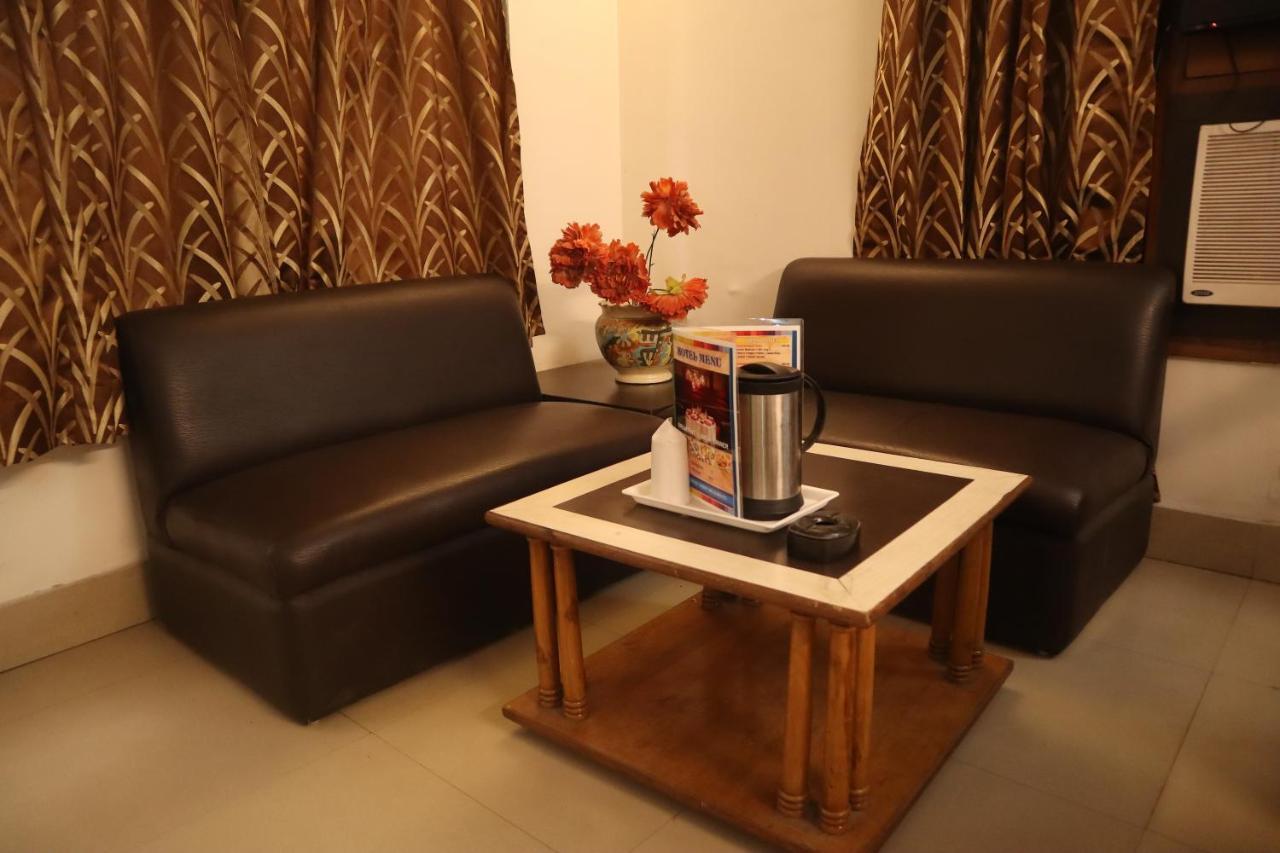 Hotel India International New Delhi Bagian luar foto