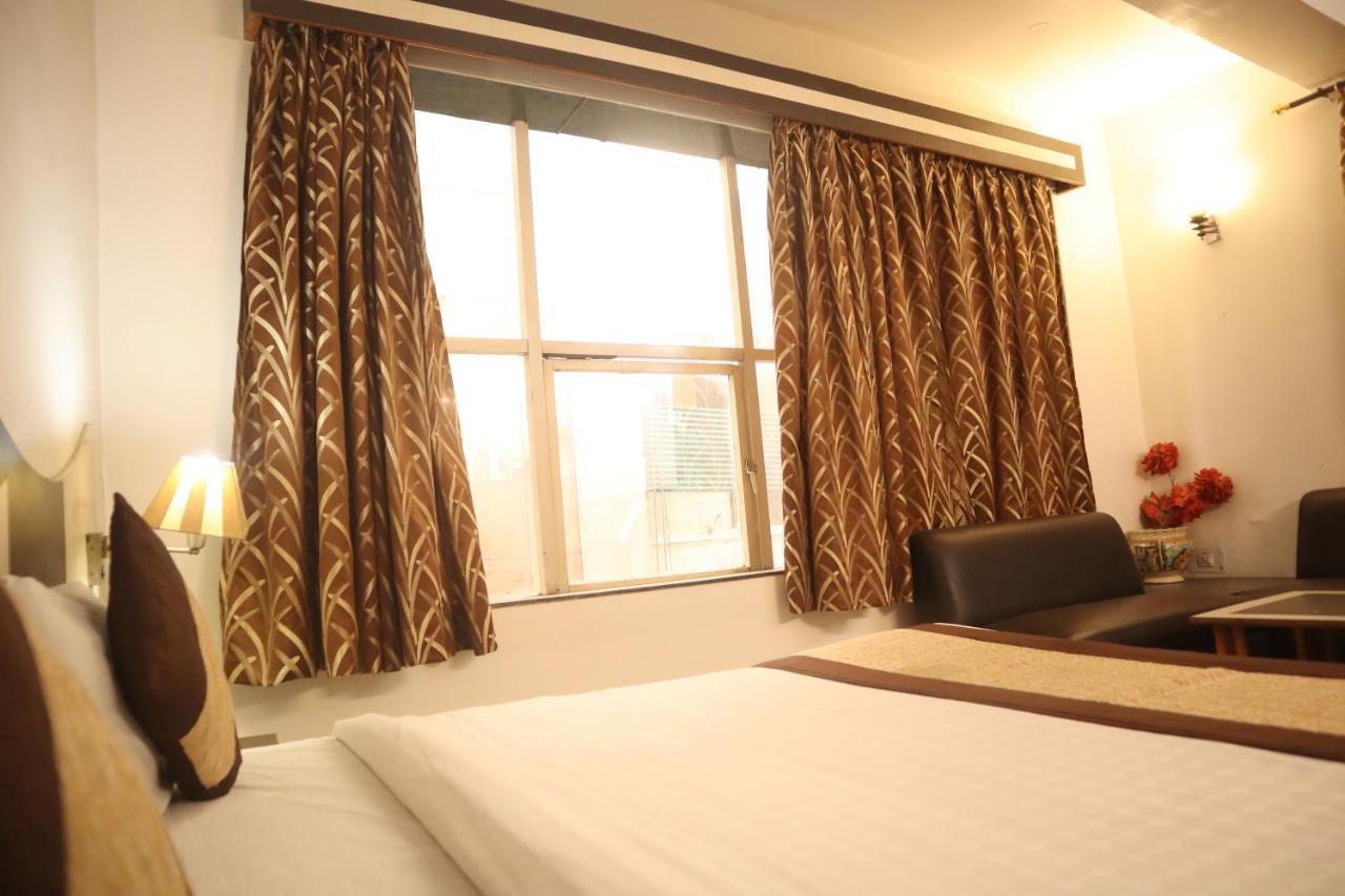 Hotel India International New Delhi Bagian luar foto
