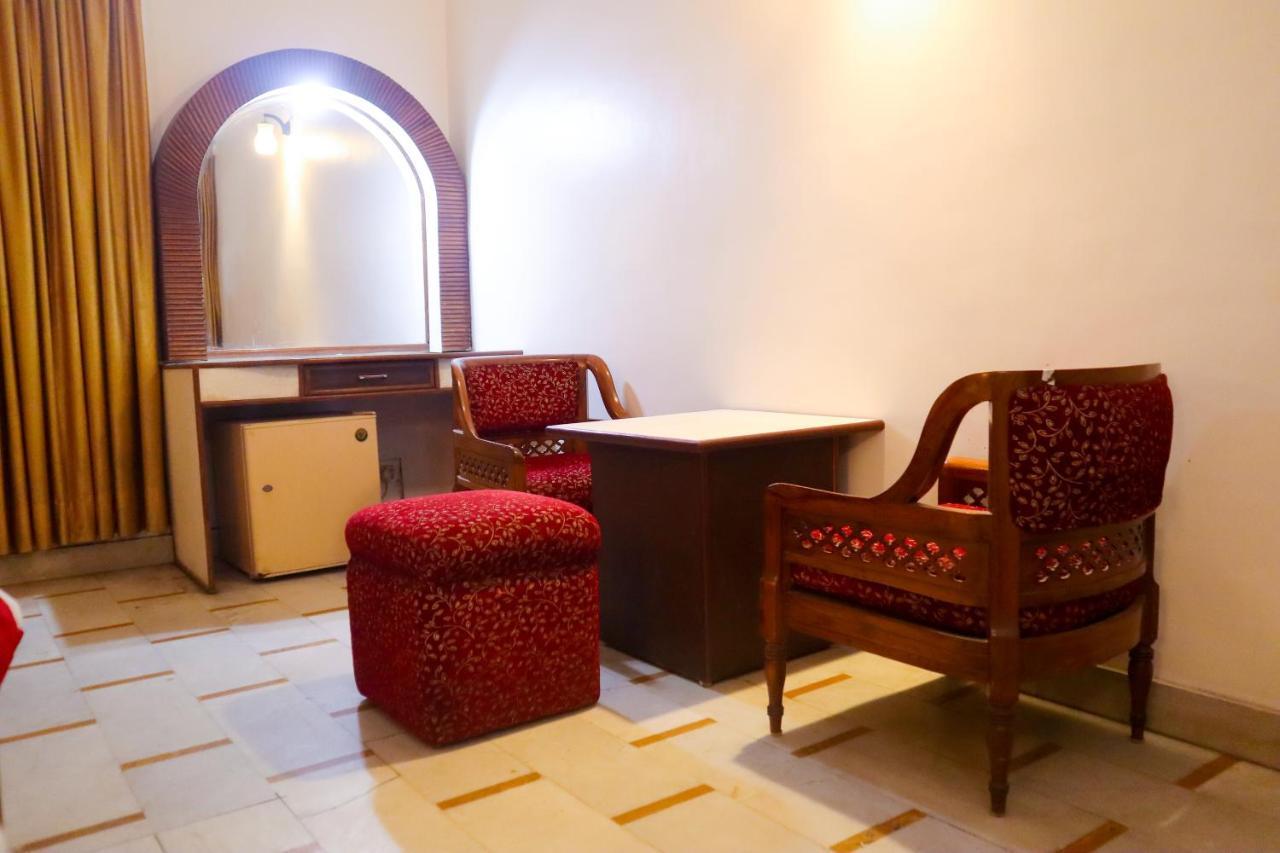 Hotel India International New Delhi Bagian luar foto