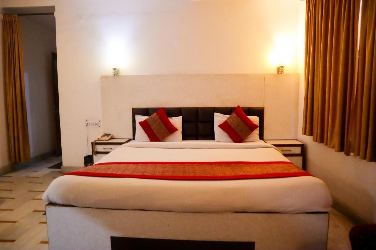 Hotel India International New Delhi Bagian luar foto