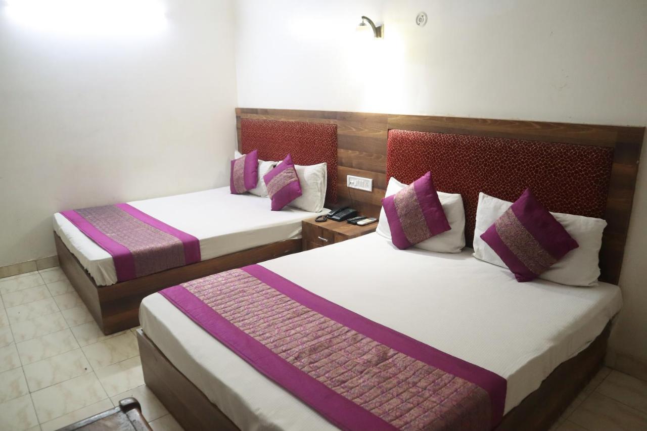 Hotel India International New Delhi Bagian luar foto