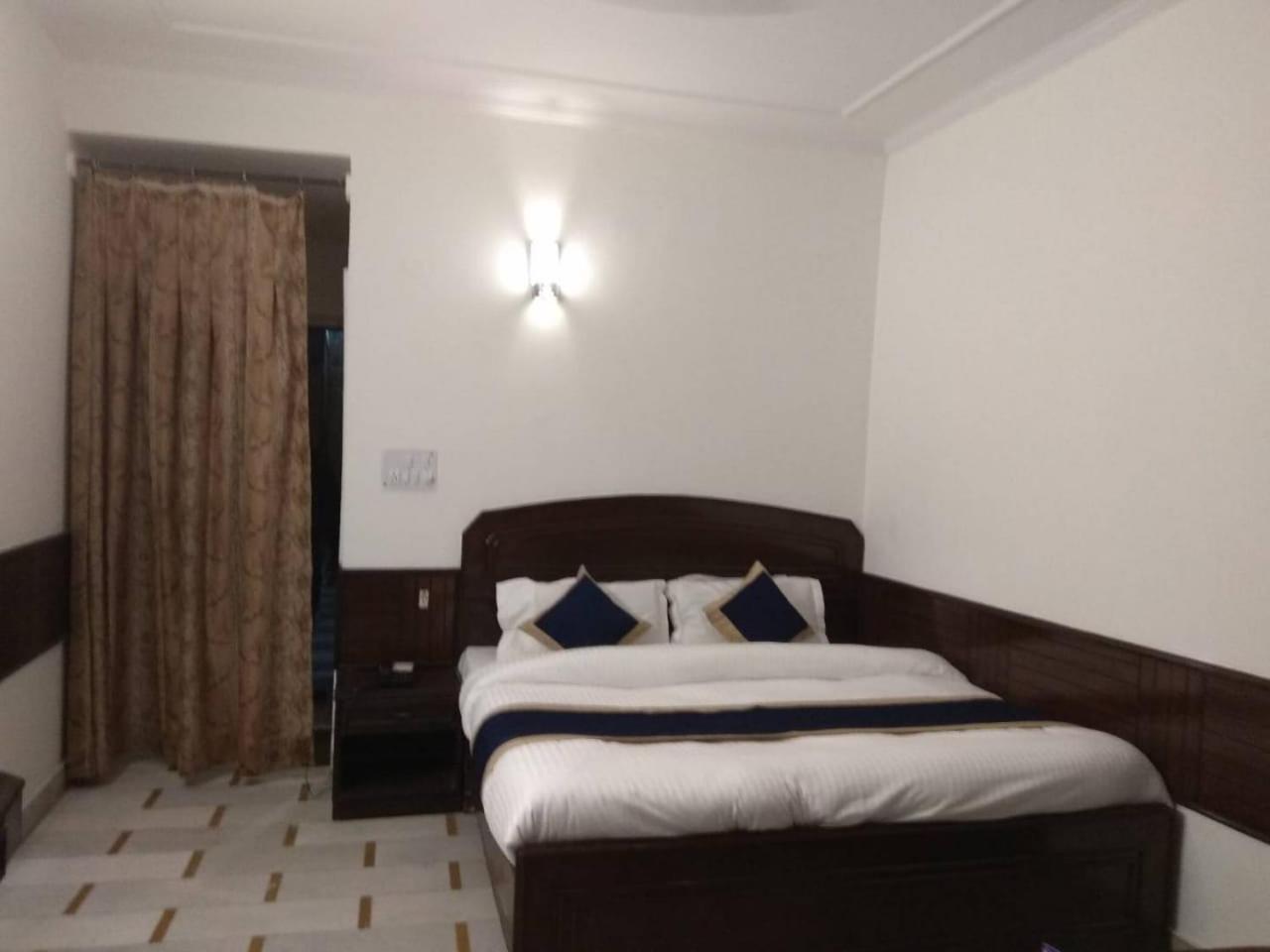 Hotel India International New Delhi Bagian luar foto